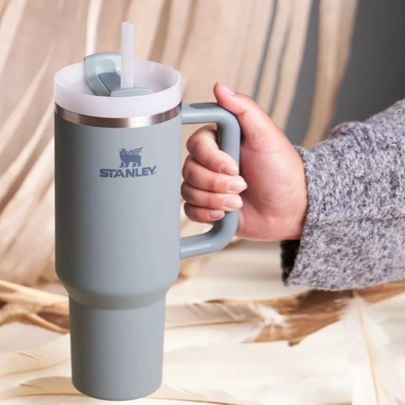 Stanley Shale THE QUENCHER H2.0 FLOWSTATE TUMBLER (SOFT MATTE) | 40 OZ. - Picture 4 of 7